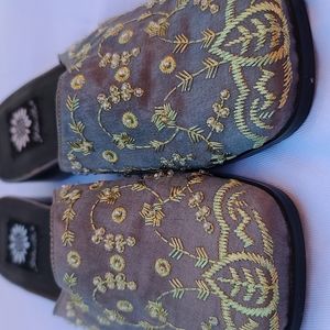 Yellow Box ladies mules Sz. 6